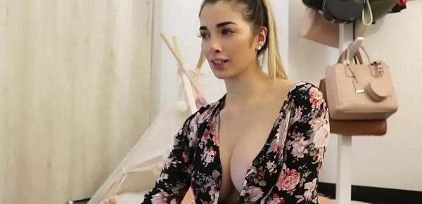  Alanna Gomez se masturbando e mostrando os seios na web